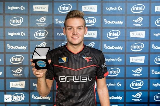 T1近期状态火热拿下九连胜，以13-1的成绩位于积分榜第一，紧随其后的是DK和GEN