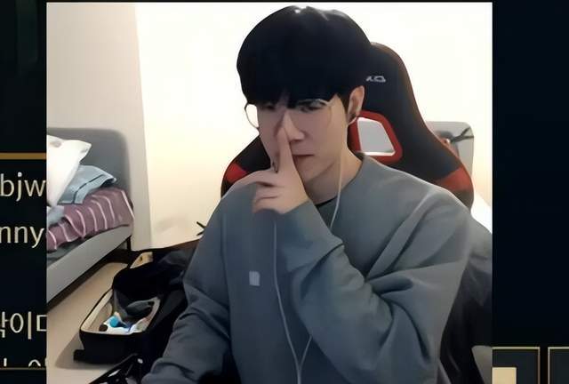 FunPlus Phoenix 阵容：上单 sheer ，打野 shad0w ，中单 Care